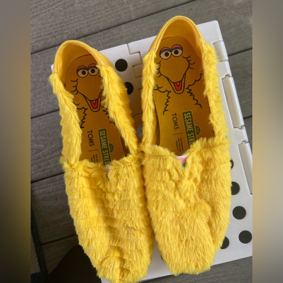Special Limited Edition Tom’s x Sesame Street Big Bird Size 8 Shoes - Picture 3 of 10